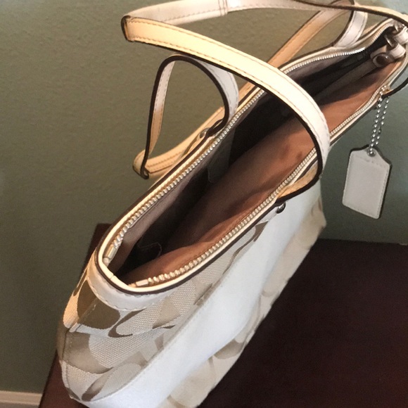 Coach purse - Picture 4 of 4